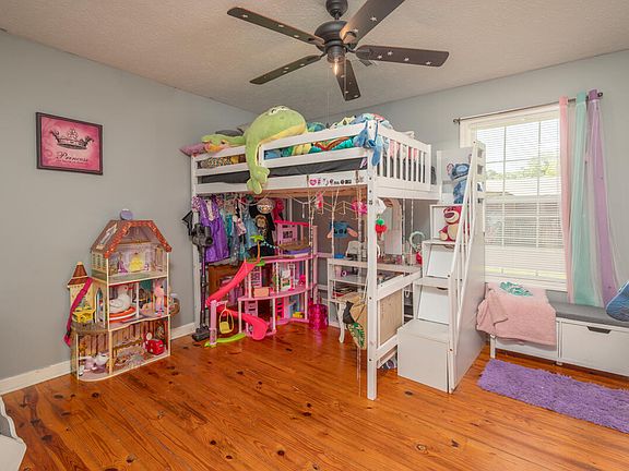 3rd image of 75 Asbury Dr