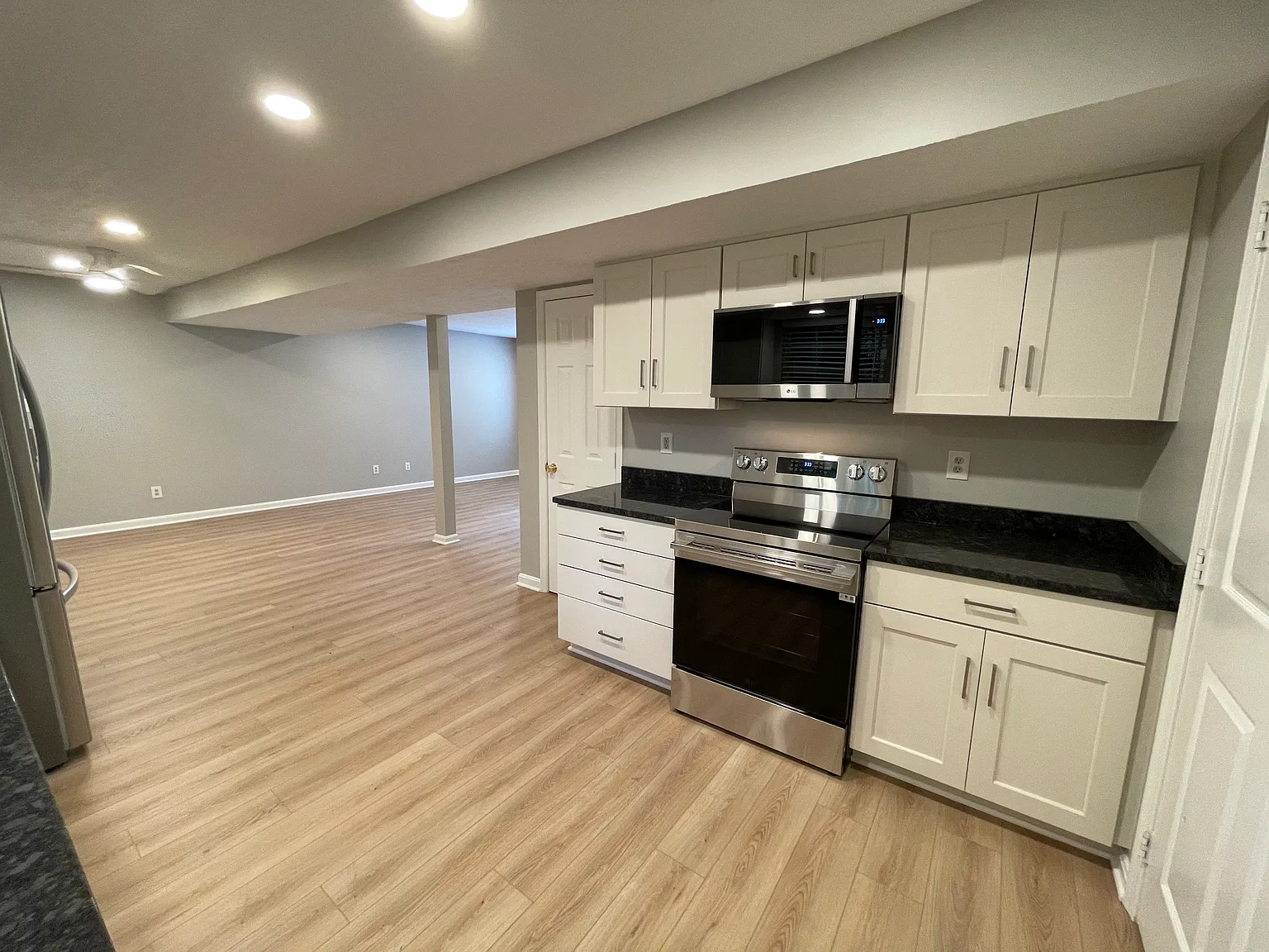 4 bed, 2.5 bath, 1500 sqft, $2,500 — Photo 4