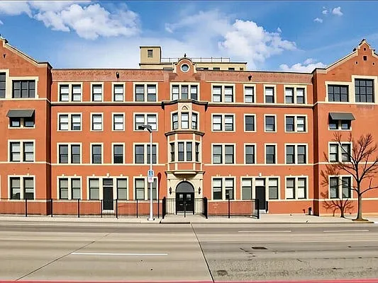 1 bed, 1050 sqft, $1,599 — Photo 3