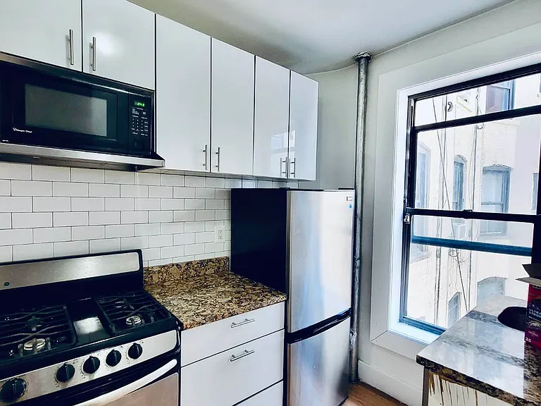 321 E 108th St #5 — Photo 2