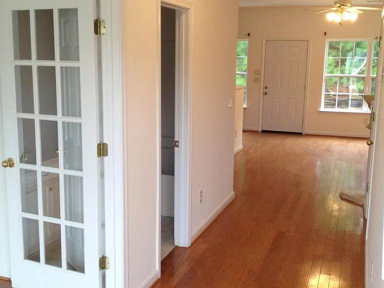 305 Brookview Dr — Photo 2