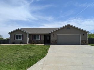 821 Highland Ridge Dr, Manhattan, KS 66503