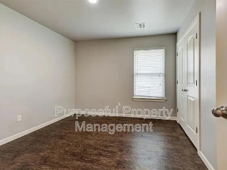 4313 Edinburg Way — Photo 28