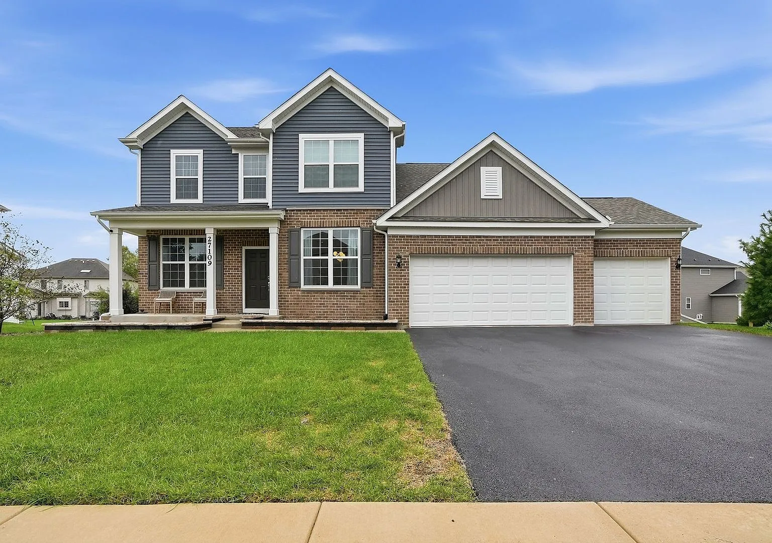 4 bed, 2.5 bath, 3258 sqft, $4,700 — Photo 1