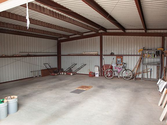 5th image of 1411 E Oak St