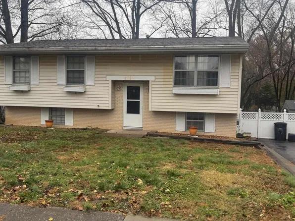 1010 W Willow St, Carbondale, IL 62901