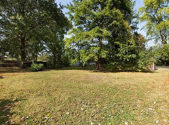 3rd image of 2449 Hemlock Ave