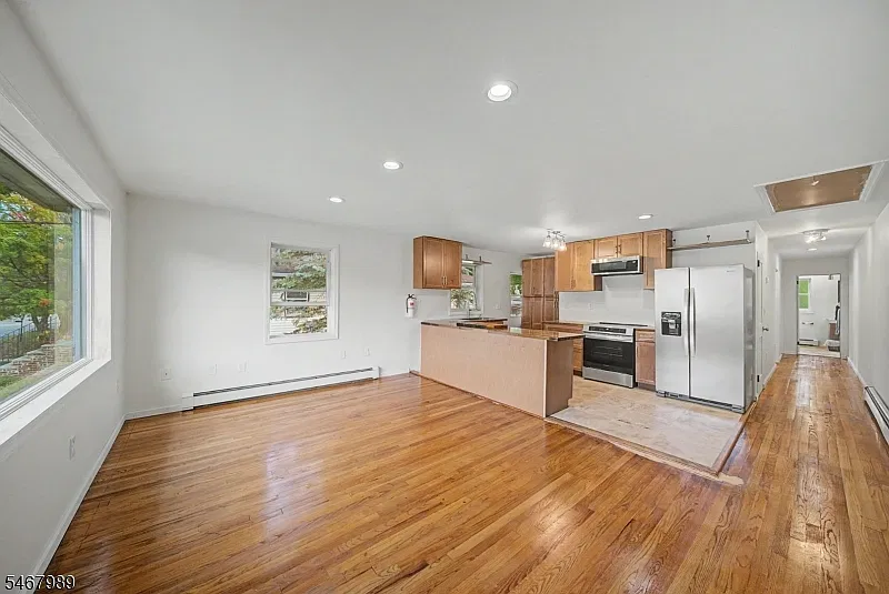 2 bed, 1.0 bath, $2,700 — Photo 4
