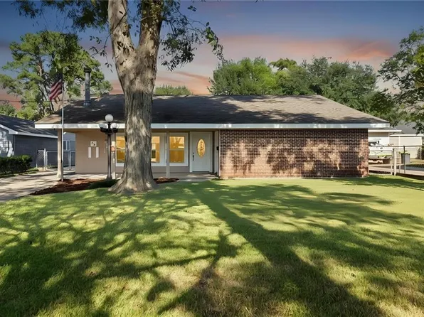 89 Haroleans St, Harahan, LA 70123