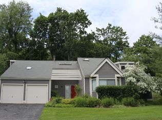 137 Fieldpoint Dr, Irvington, NY 10533
