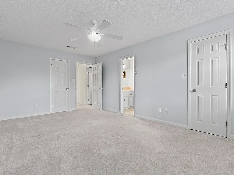 678 Clinton Way W — Photo 5