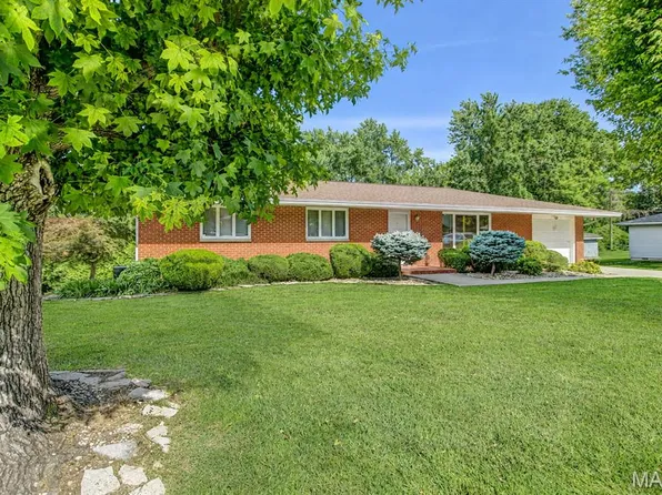 4 Chapel Ct, Collinsville, IL 62234