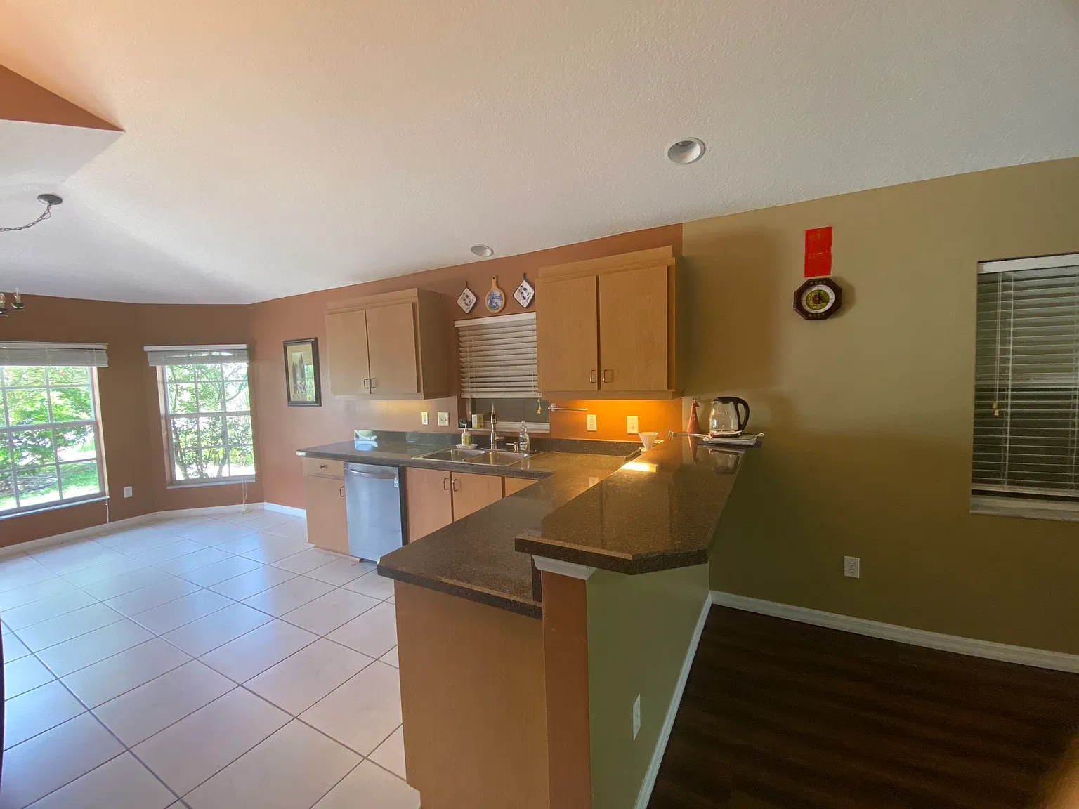 3 bed, 1735 sqft, $2,200 — Photo 4