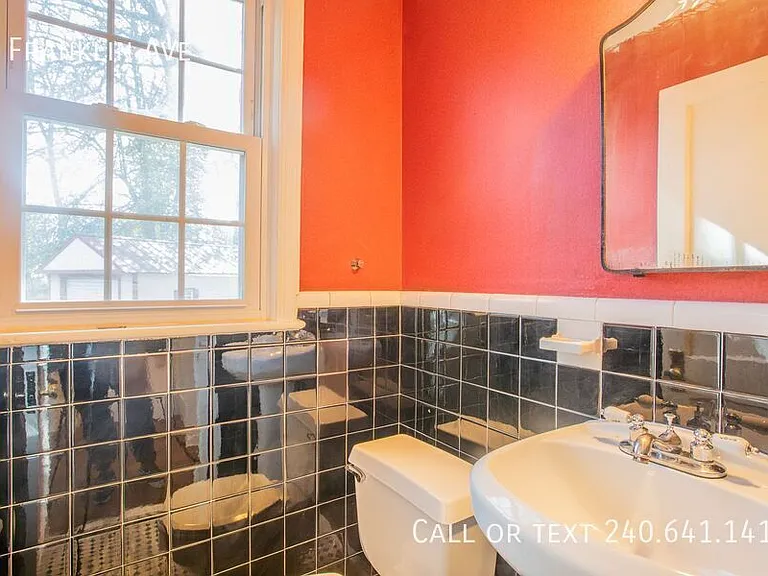 8 Franklin Ave — Photo 25
