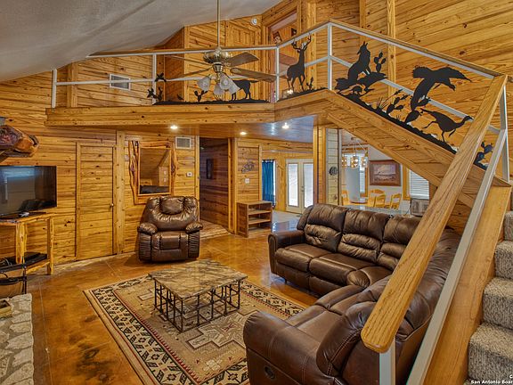 2nd image of 190 Bluebonnet Dr