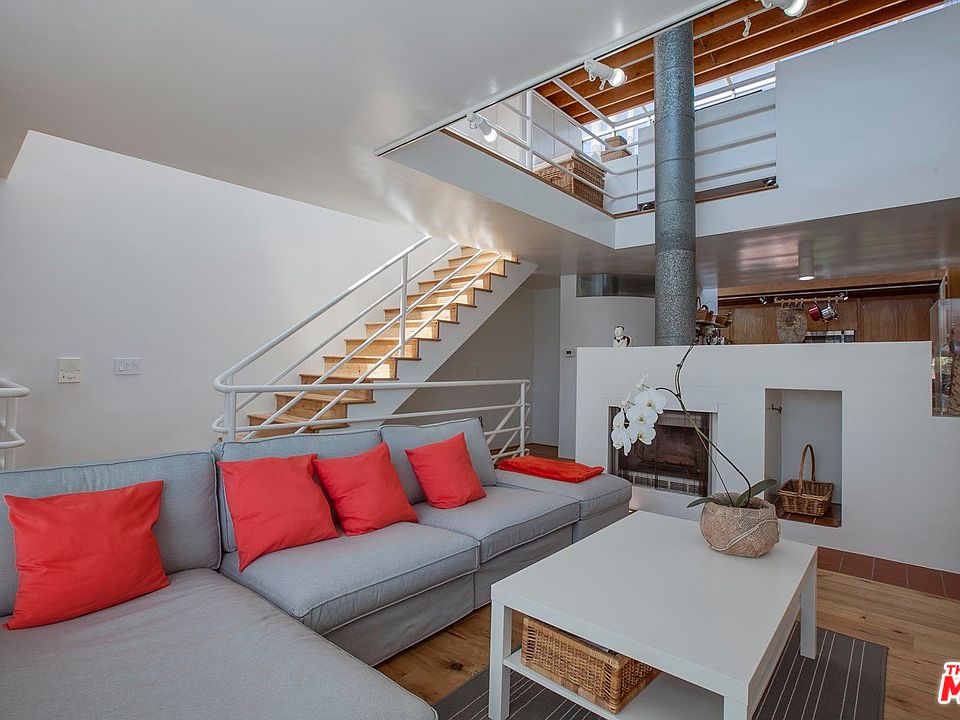 1st image of 654 Pier Ave APT A