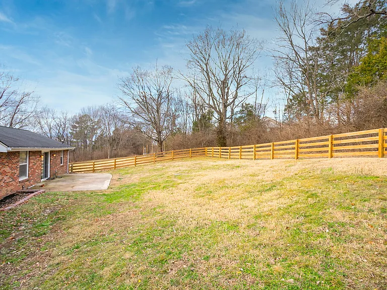 610 Ashley Ct — Photo 50