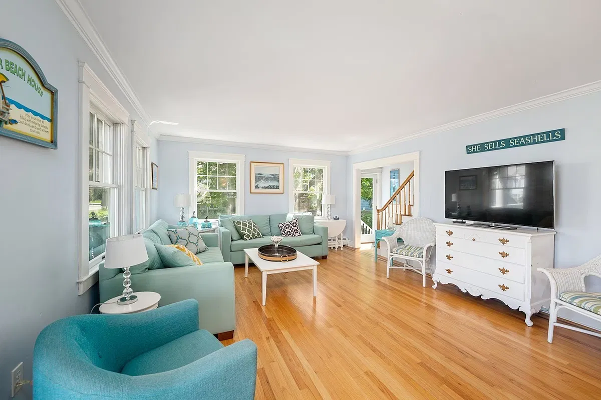 4 bed, 2300 sqft, $4,800 — Photo 3