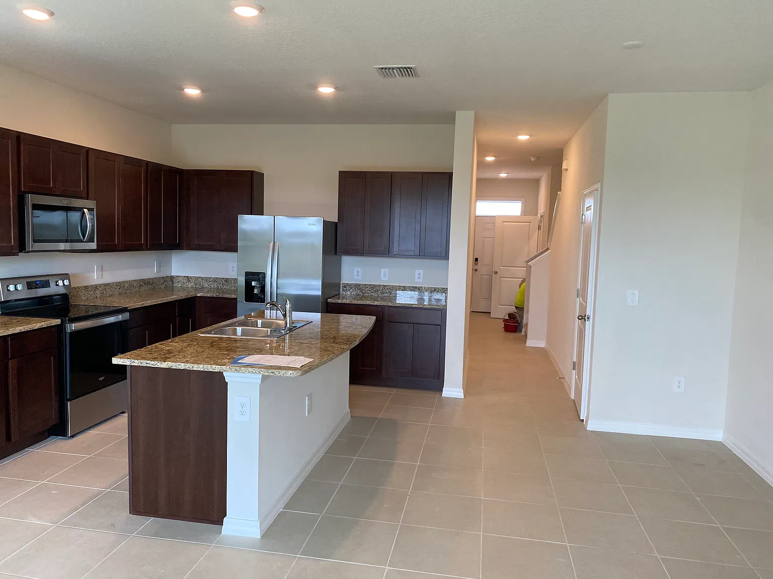 3 bed, 2.5 bath, 1758 sqft, $3,176 — Photo 2
