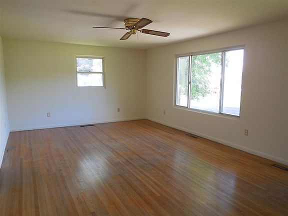 2nd image of 303 S Kerlin Dr