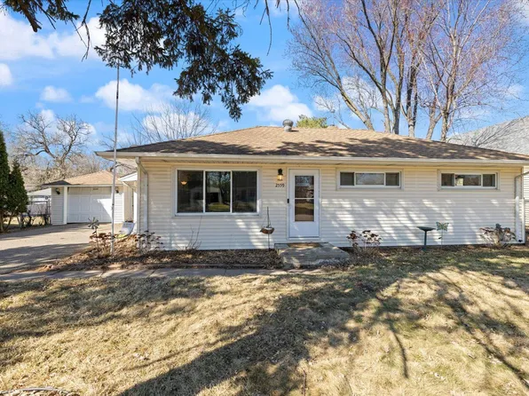 2559 Herschel St, Roseville, MN 55113
