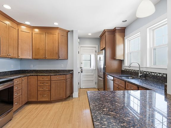 2nd image of 7 Clyde Rd #1