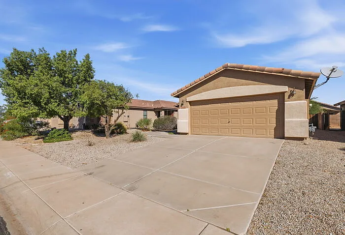 3 bed, 2.0 bath, 1432 sqft, $1,695 — Photo 3