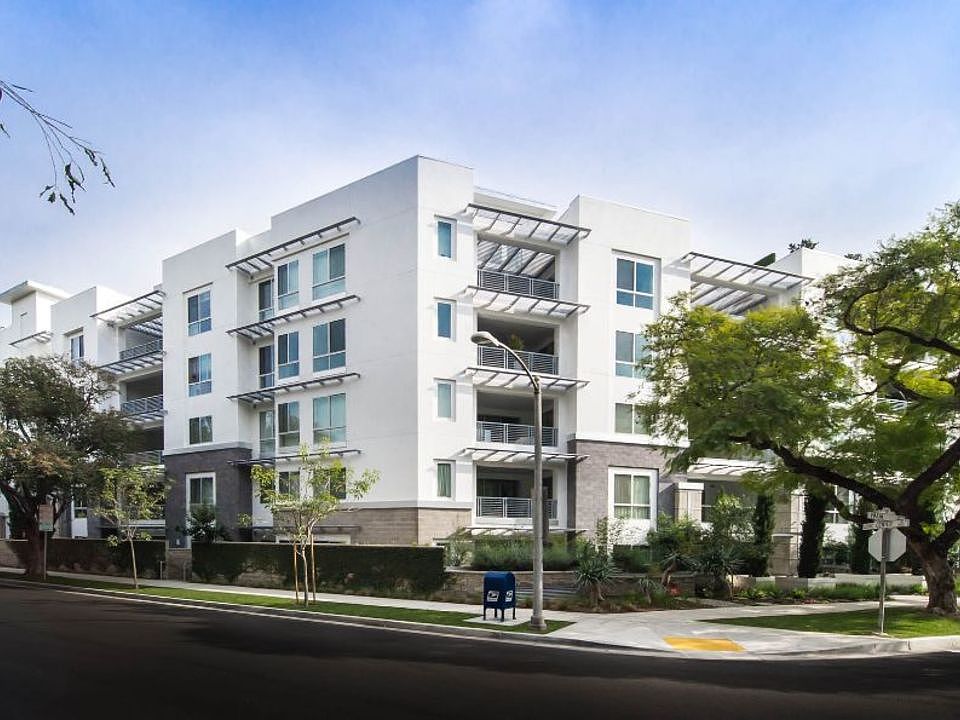 2nd image of 460 N Palm Dr #306