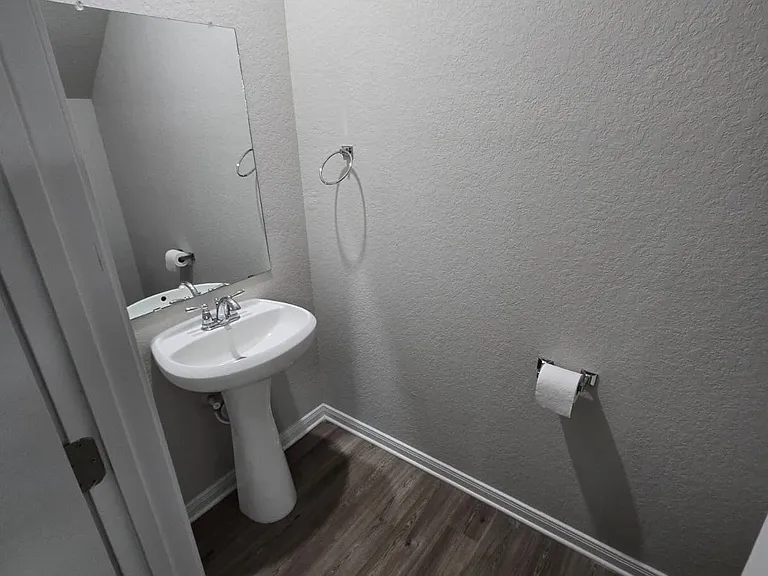 313 Caleb Ct — Photo 14