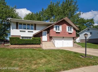 924 S Braintree Dr, Schaumburg, IL 60193