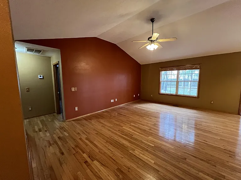 161 Shadowview Dr — Photo 6