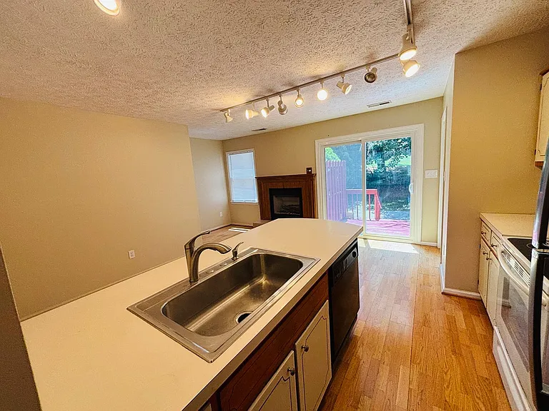 530 Kamran Dr — Photo 9