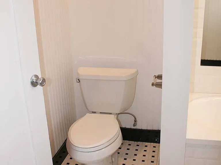8001 1/2 Blackburn Ave #1/2 — Photo 21