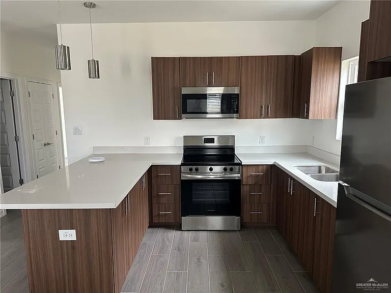 608 N Onyx Ave #1 — Photo 4