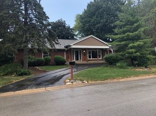 7600 W Coach Rd, Palos Heights, IL 60463