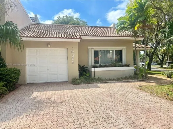 10262 NW 52nd Ln, Doral, FL 33178