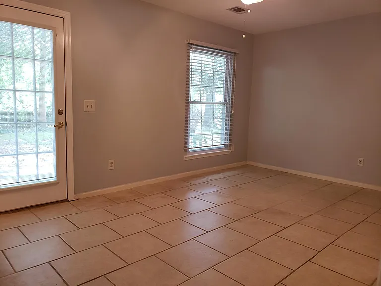 305 Sussex Ct — Photo 10