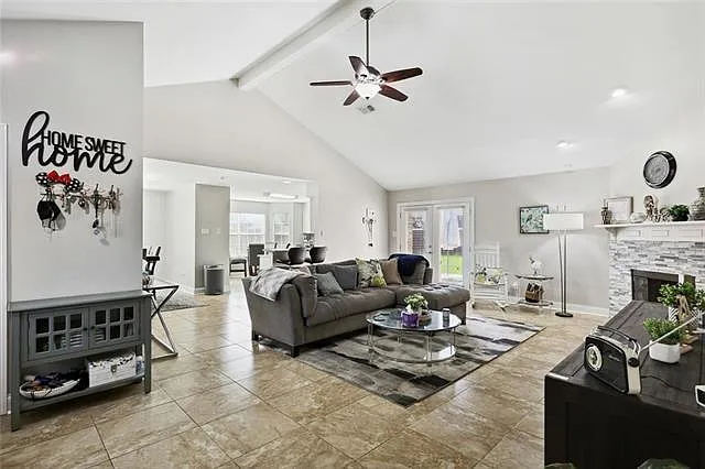 115 Savanna Dr — Photo 2