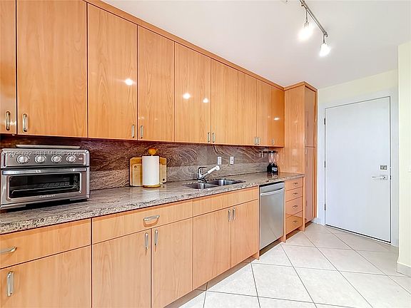 4th image of 1880 S Ocean Dr APT 304
