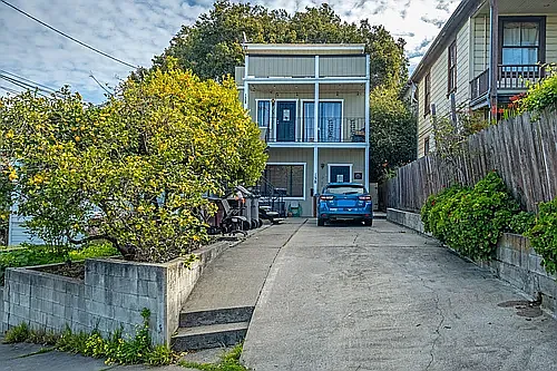 Echo Ave — Photo 1