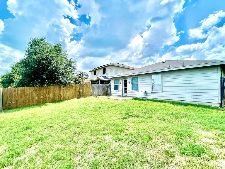1401 Coriander Dr — Photo 15