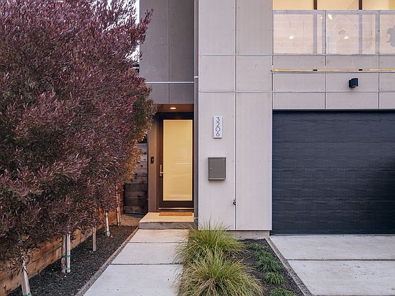 _2_3206 Helen St - (43).jpg