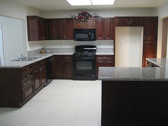 Granite kitchen, new appliances