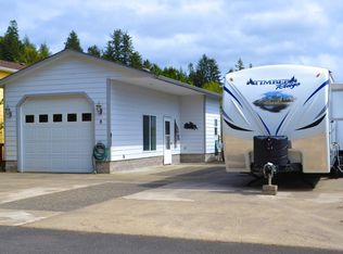 8 Pine Ln, Lakeside, OR 97449