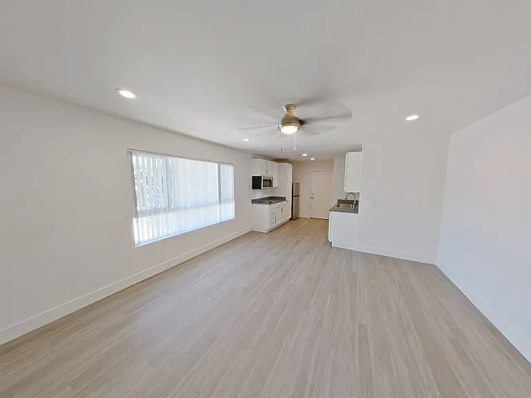 El Dorado Apartments — Photo 27