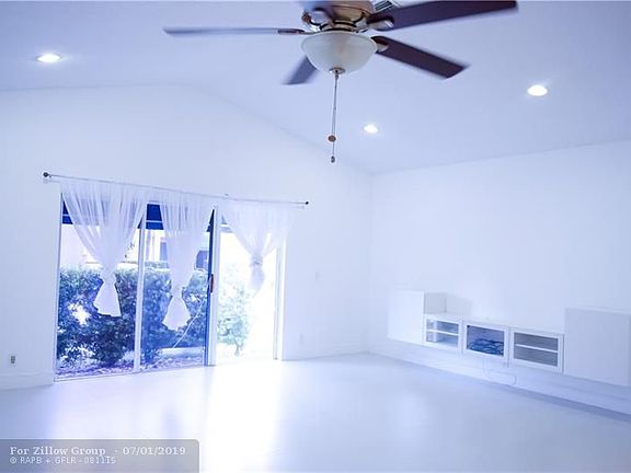 4th image of 5201 SW 31st Ave APT 257