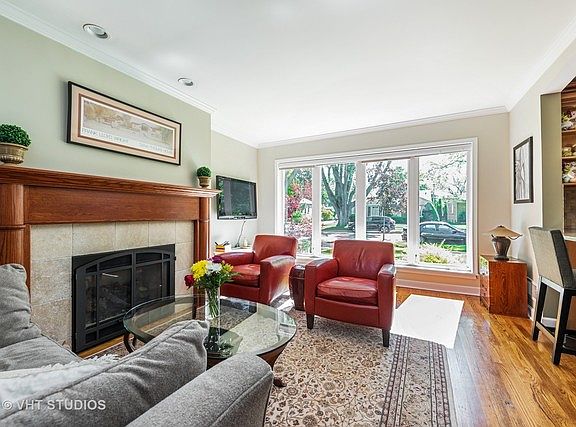 3rd image of 9410 Leclaire Ave