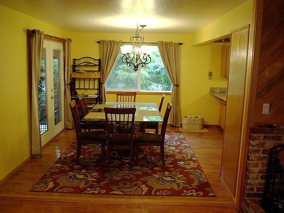 5th image of 264 SE Kramer Dr