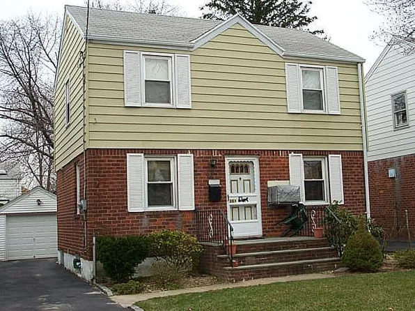 351 White Road, Mineola, NY 11501