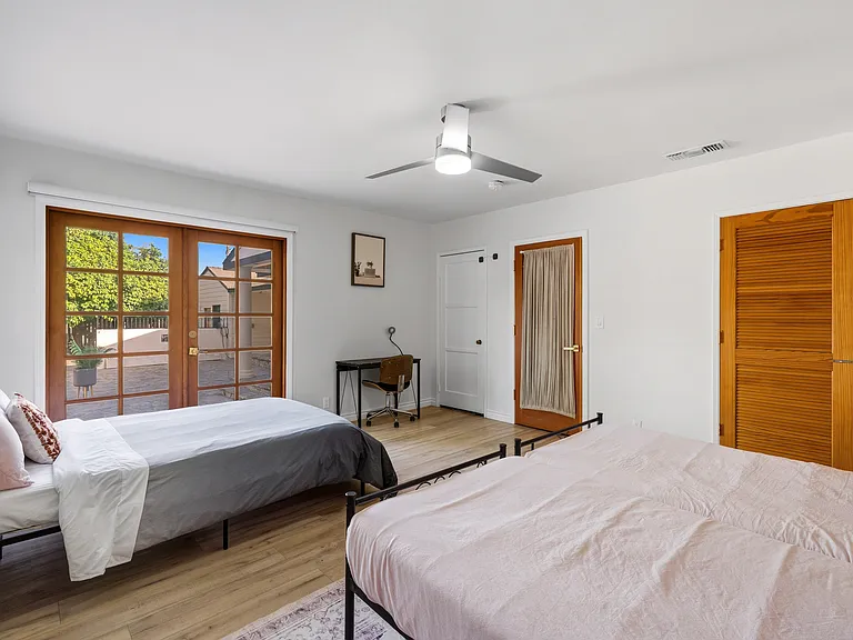 5835 Hillview Park Ave — Photo 33